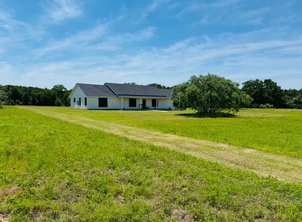 $549,900 | 1300 Private Road 7037, Lexington, TX 78947