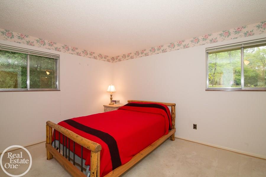 809 Brantford Road Rochester, MI 48306 - Photo 31 of 33