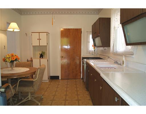 512 Friday Road Pittsburgh, PA 15209 - Photo 4 of 14 Kitchen. Enjoy loads of cabinet space & neutral decor in this lovely kitchen!