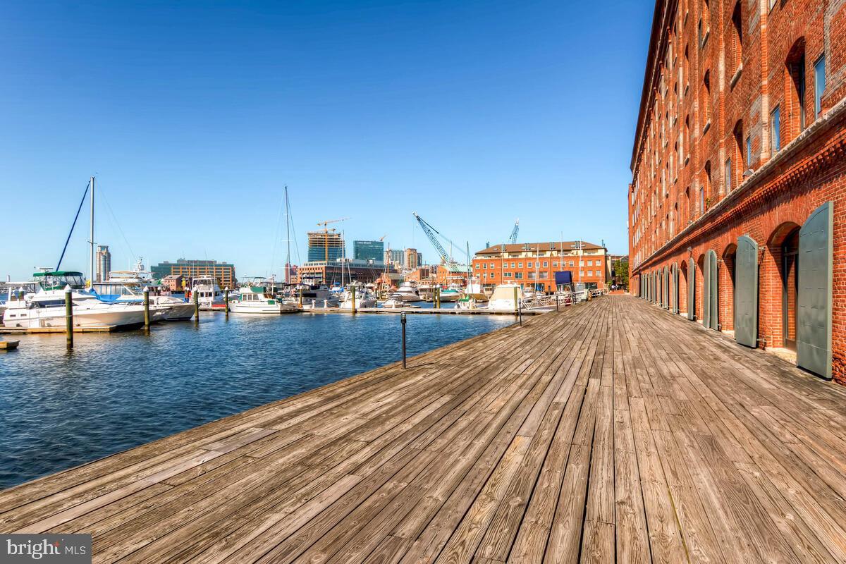 960 Fell Street, Unit 616 Baltimore, MD 21231 - Photo 18 of 37 Walk along the promenade