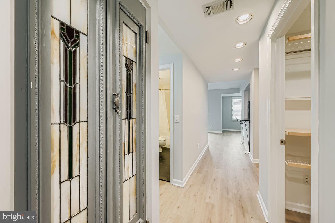 960 Fell Street, Unit 616 Baltimore, MD 21231 - Photo 31 of 37 hallway