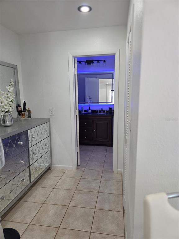 13128 Hazelcrest Street Spring Hill, FL 34609 - Photo 22 of 46 a room with furniture and a mirror