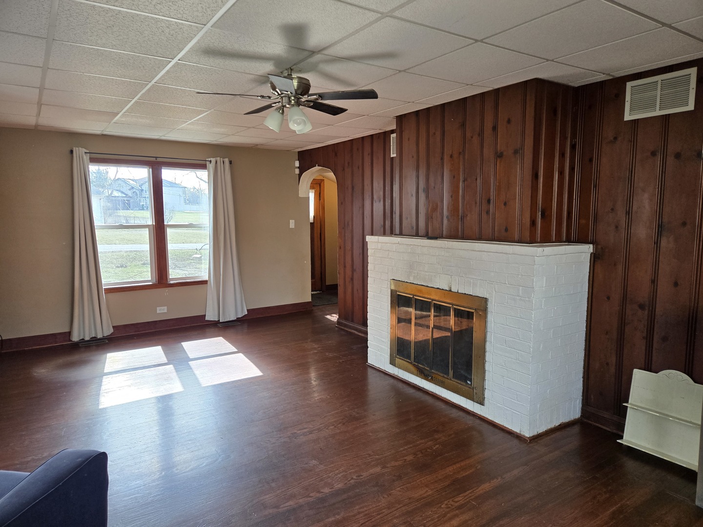 16517 Plainview Drive Markham, IL 60428 - Photo 12 of 30 a view of an empty room with wooden floor and a window