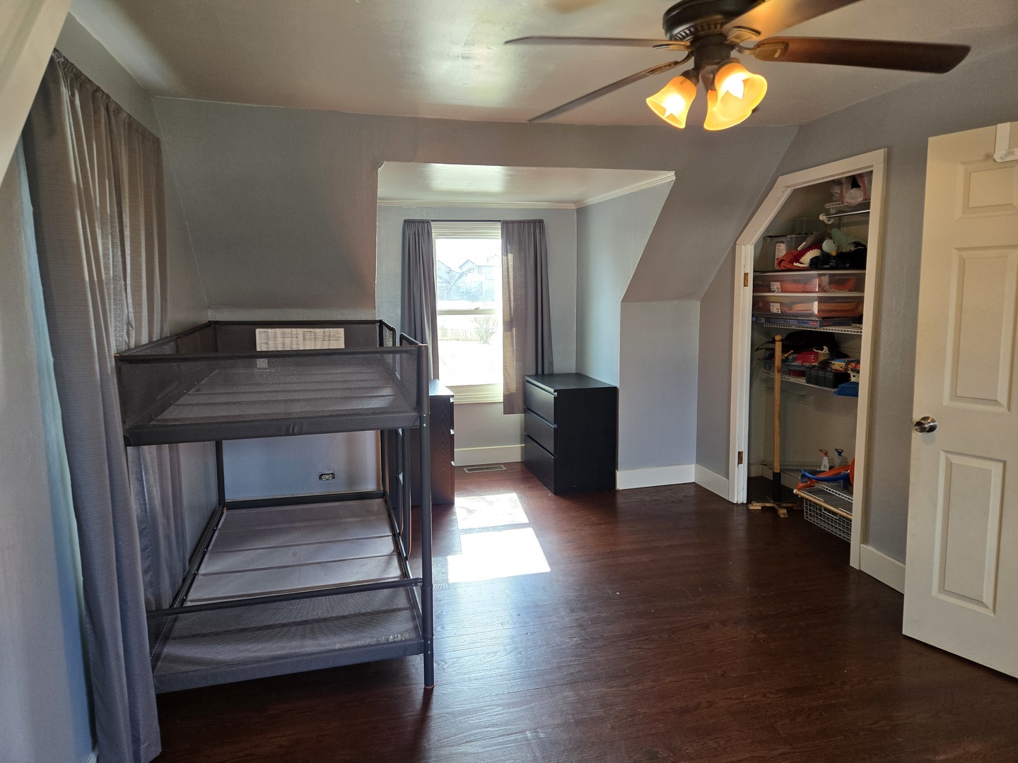 16517 Plainview Drive Markham, IL 60428 - Photo 14 of 30 a view of a livingroom with furniture and stairs