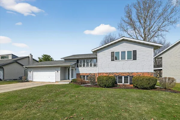$435,000 | 1570 Kuhle Drive, Sun Prairie, WI 53590