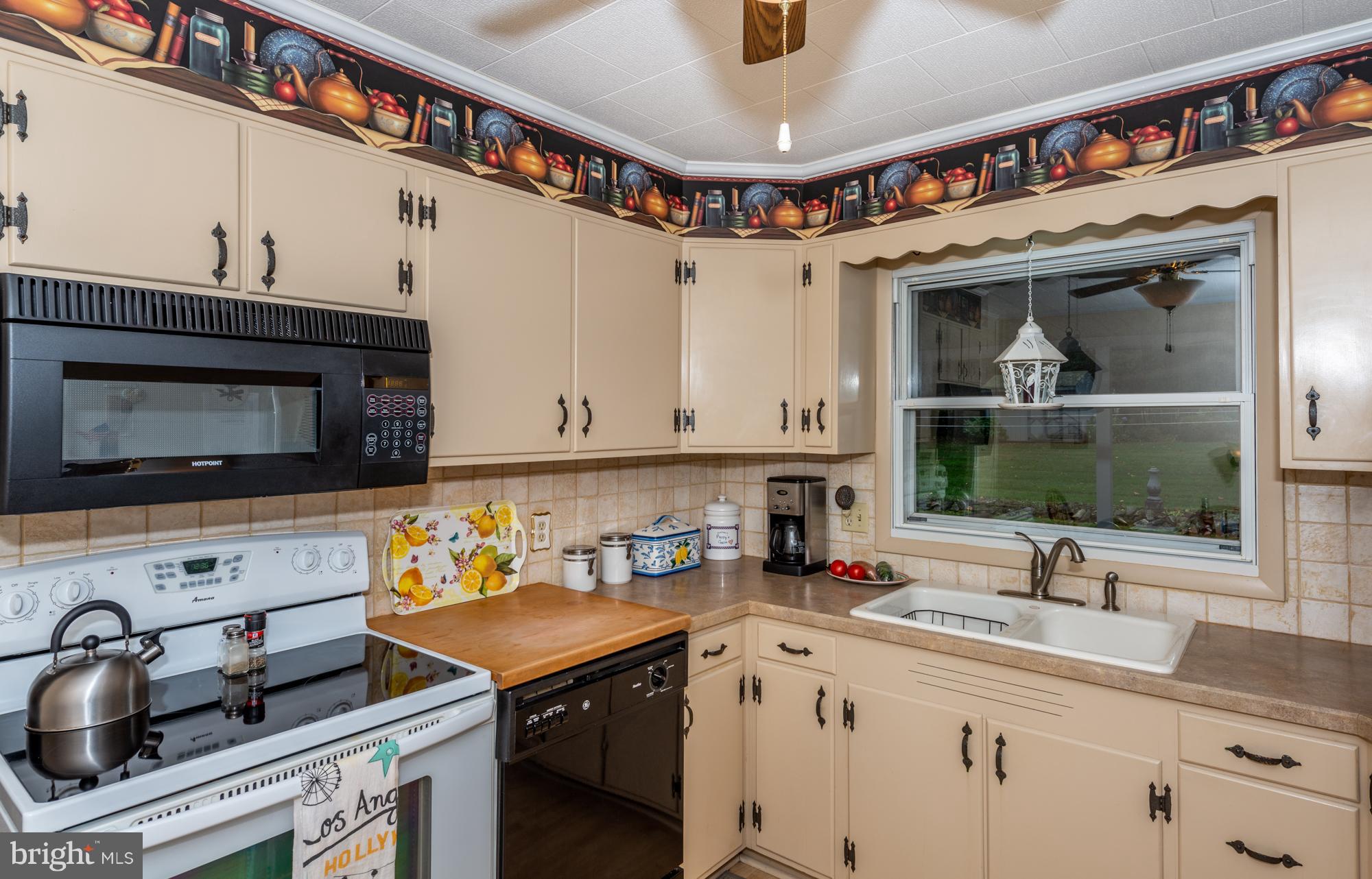 1602 Zarker Road Lancaster, PA 17601 - Photo 6 of 27 Kitchen