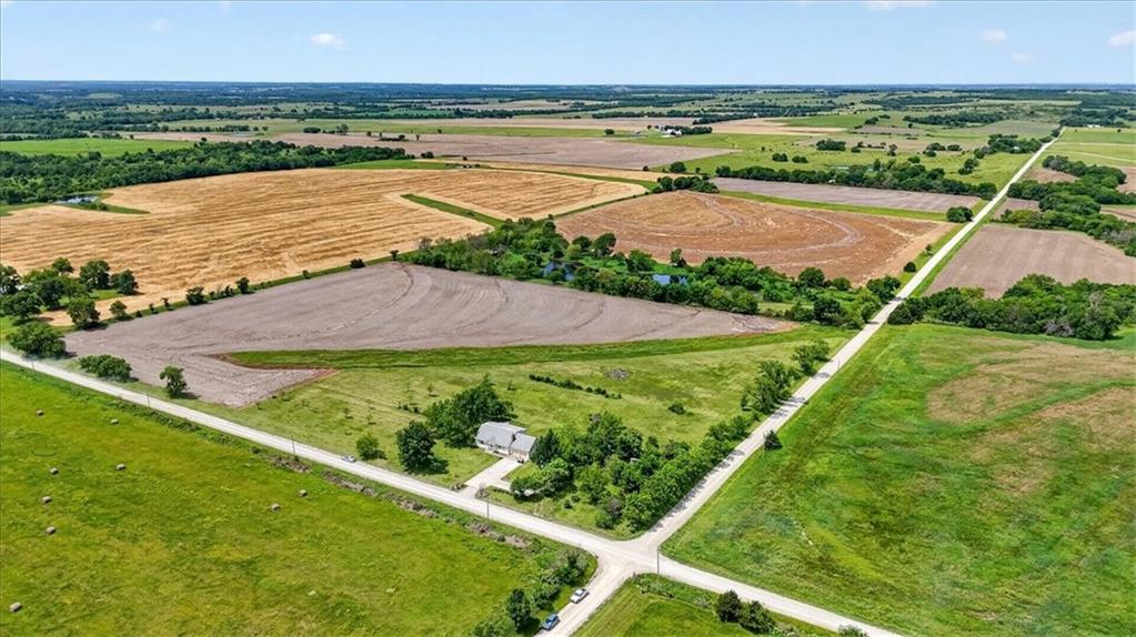 24960 Earnest Road Lane, KS 66042 - Photo 2 of 37