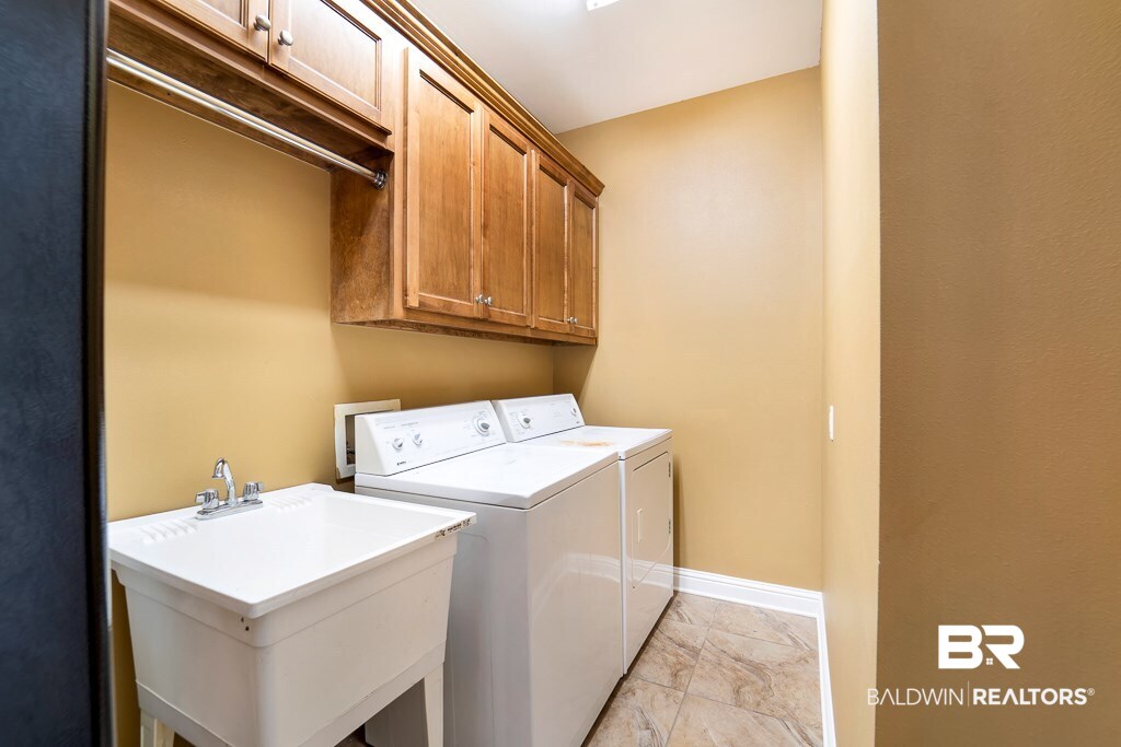 24958 Bosbyshell Avenue Daphne, AL 36526 - Photo 21 of 32 Laundry Room