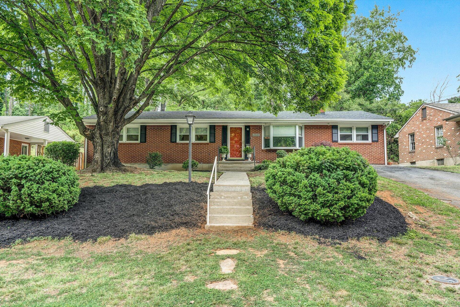 2641 Grandin Road Southwest Roanoke, VA 24015 - Photo 1 of 34 01-052520230189