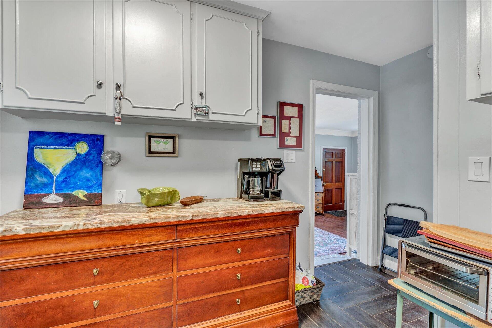 2641 Grandin Road Southwest Roanoke, VA 24015 - Photo 12 of 34 12-052520230219