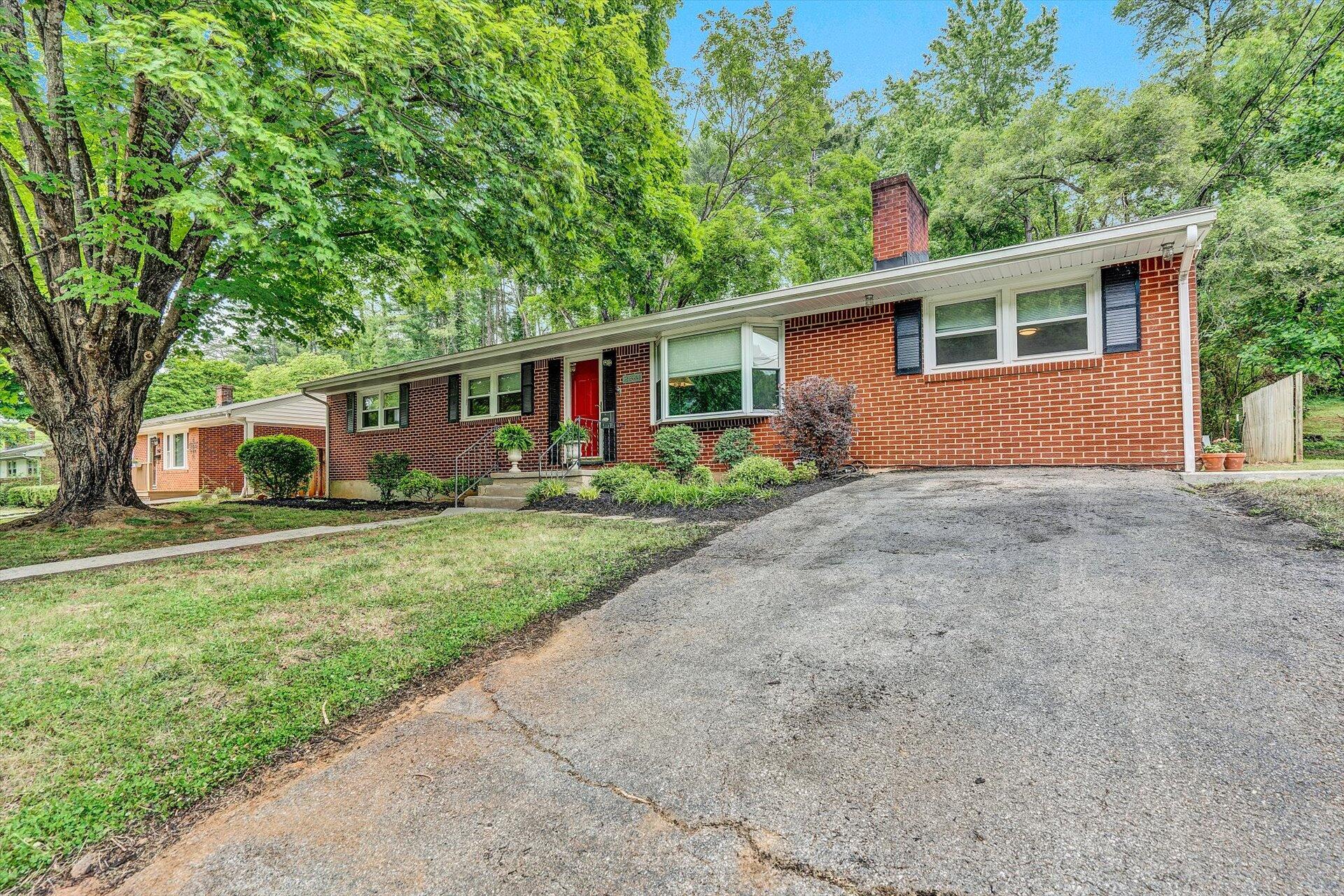 2641 Grandin Road Southwest Roanoke, VA 24015 - Photo 2 of 34 02-052520230190
