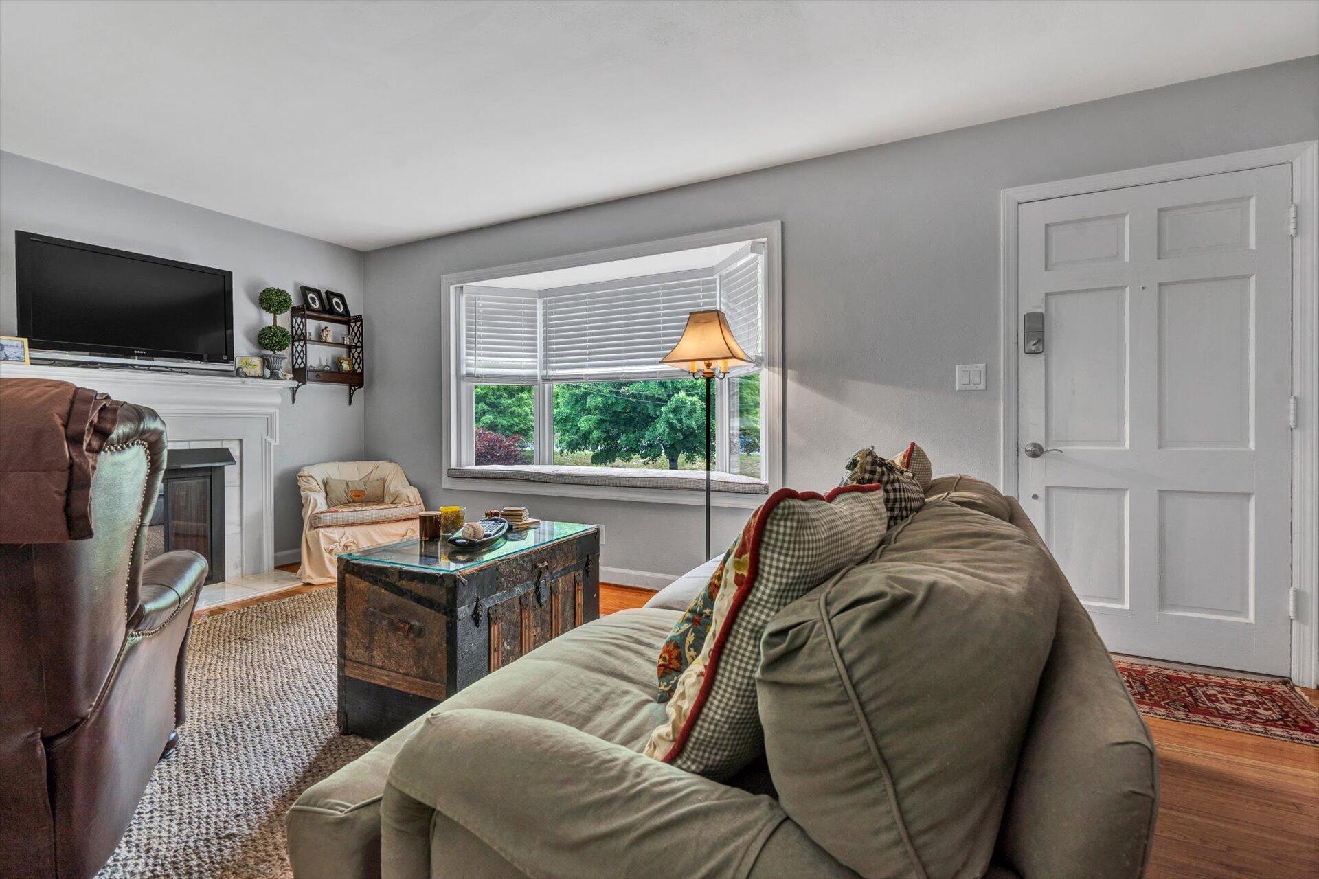 2641 Grandin Road Southwest Roanoke, VA 24015 - Photo 5 of 34 05-052520230197