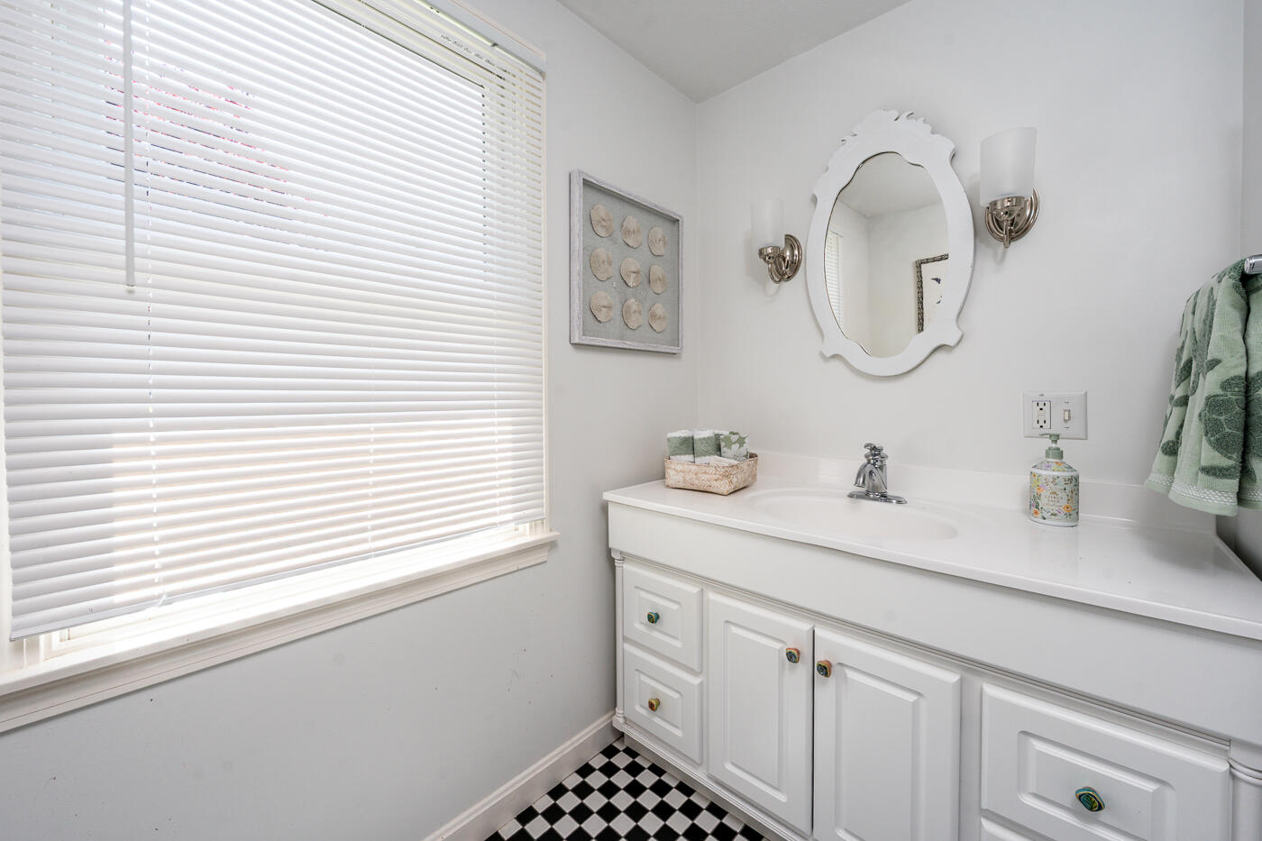 8 Paradise Path Harwich, MA 02645 - Photo 25 of 53 bath1
