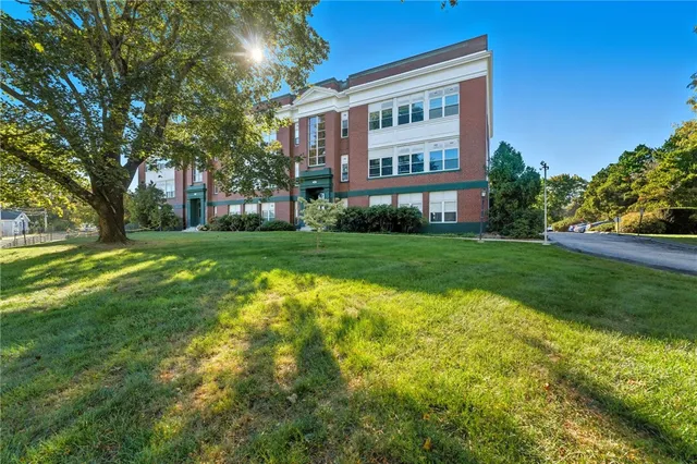 $255,000 | 140 High Street, Unit 307, Westerly, RI 02891