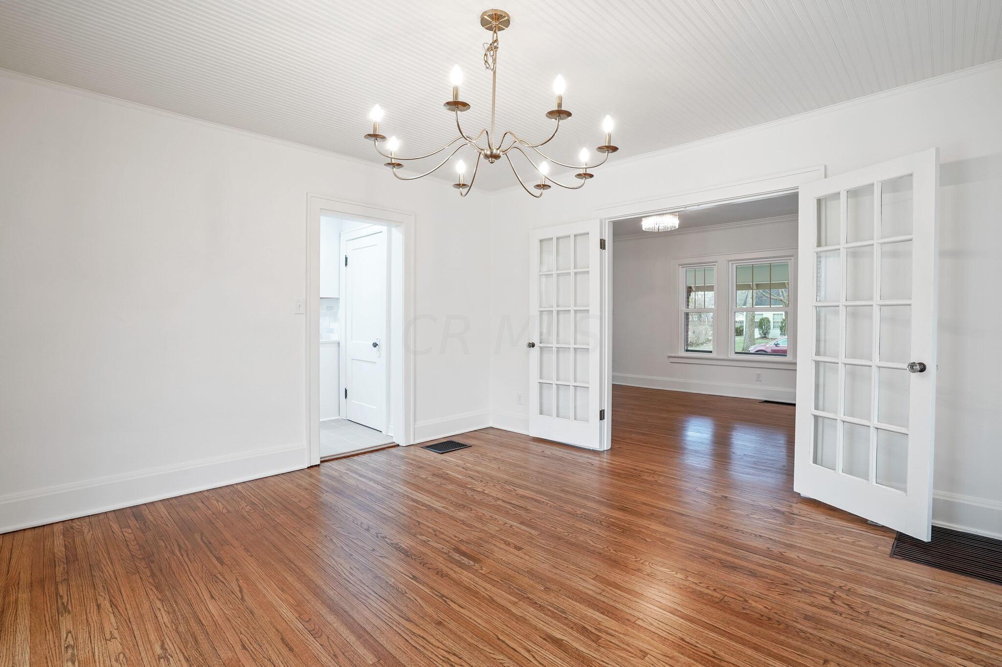 204 Acton Road Columbus, OH 43214 - Photo 11 of 40 18-web-or-mls-DSC04365_1