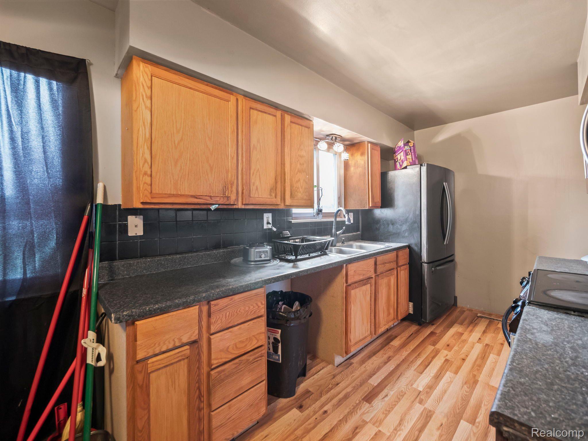 4639 Beecher Road Flint, MI 48532 - Photo 7 of 24 Gallery Image 7
