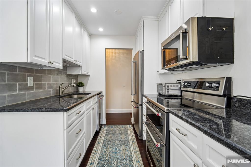 364 West Ridgewood Avenue, Unit 3 Ridgewood, NJ 07450 - Photo 11 of 27