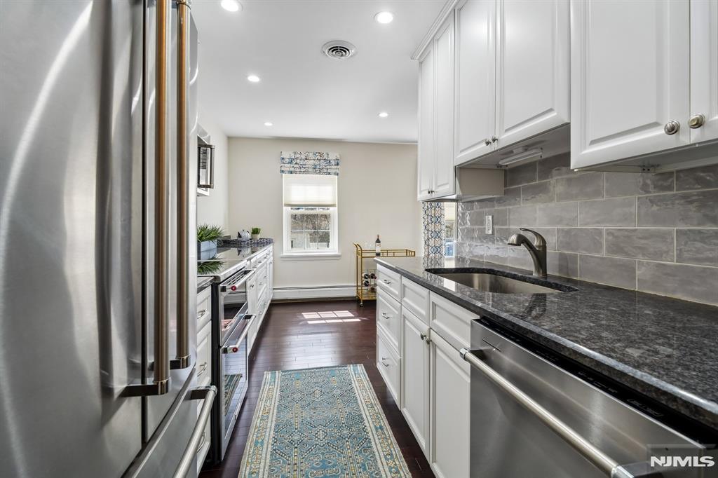 364 West Ridgewood Avenue, Unit 3 Ridgewood, NJ 07450 - Photo 12 of 27