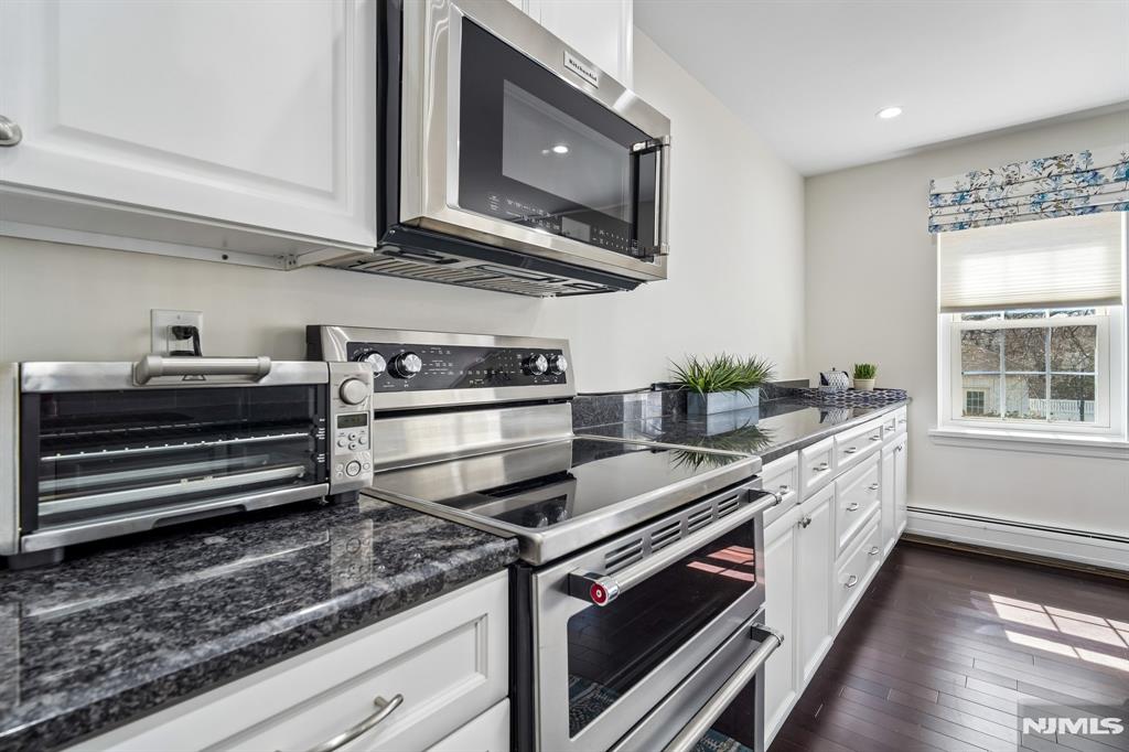 364 West Ridgewood Avenue, Unit 3 Ridgewood, NJ 07450 - Photo 13 of 27