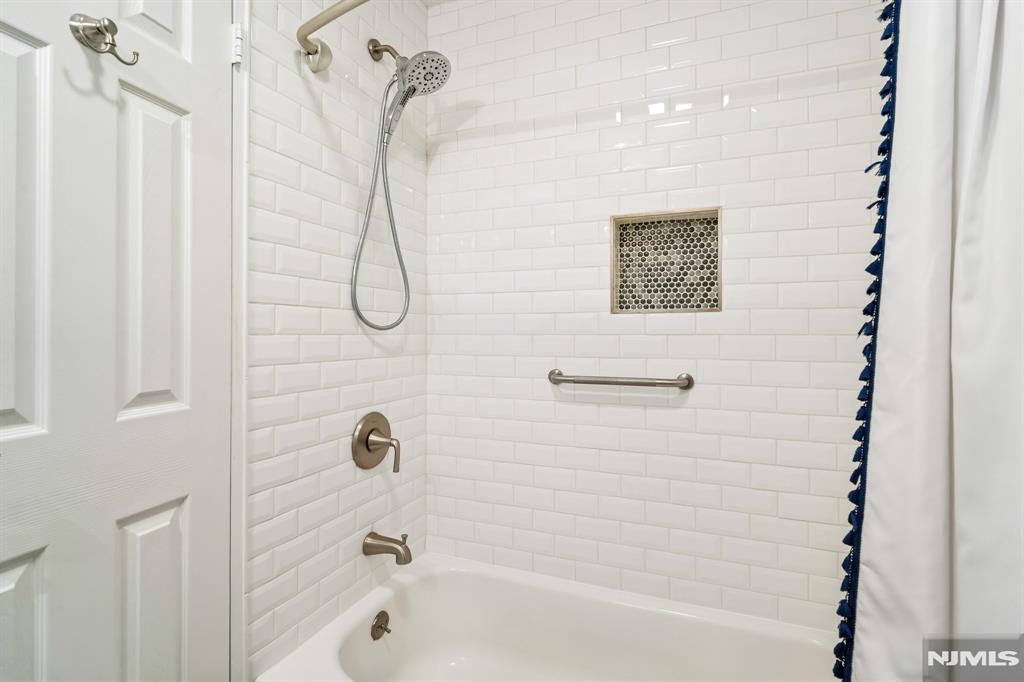 364 West Ridgewood Avenue, Unit 3 Ridgewood, NJ 07450 - Photo 18 of 27