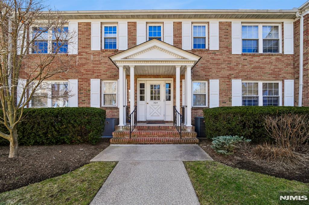 364 West Ridgewood Avenue, Unit 3 Ridgewood, NJ 07450 - Photo 2 of 27
