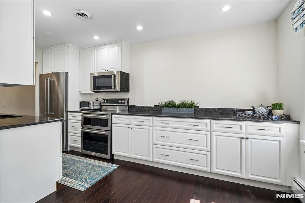 364 West Ridgewood Avenue, Unit 3 Ridgewood, NJ 07450 - Photo 10 of 27