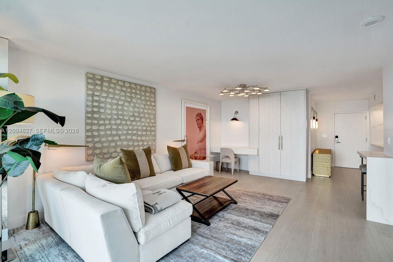 90 Alton Road, Unit 2407 Miami Beach, FL 33139 - Photo 23 of 78 Gallery Image 23
