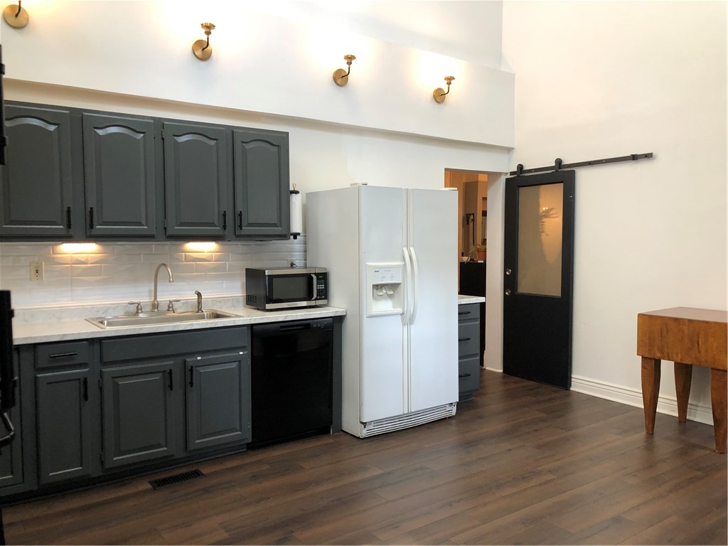 81 Richmond Street Rochester, NY 14607 - Photo 6 of 32