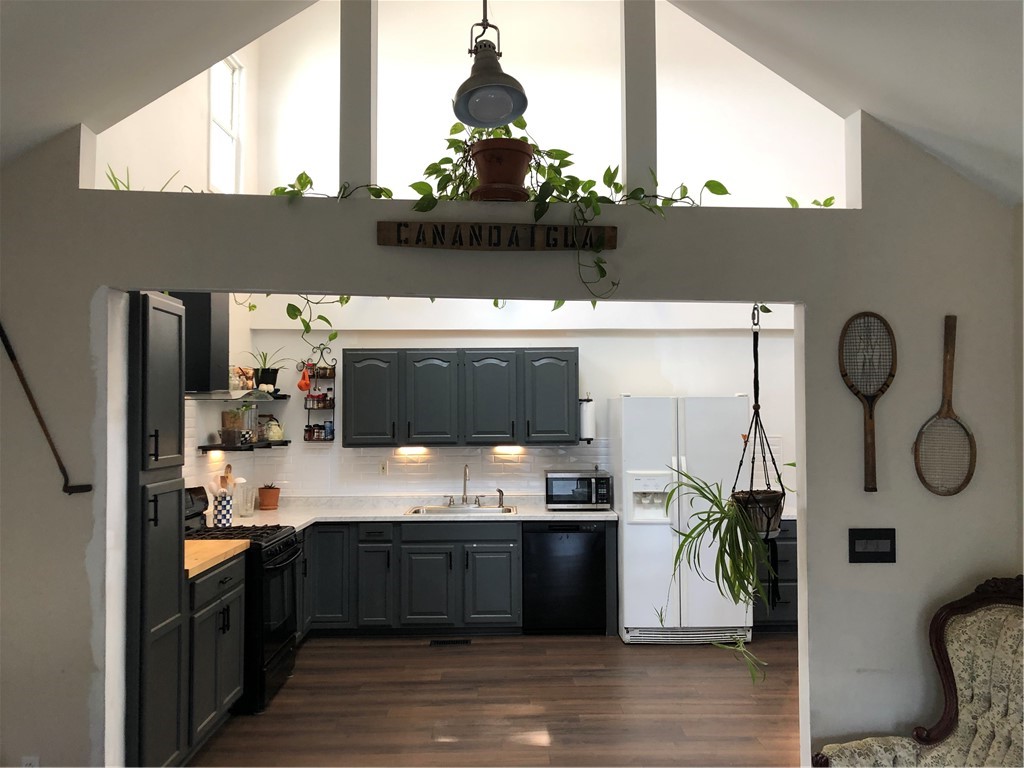 81 Richmond Street Rochester, NY 14607 - Photo 7 of 32