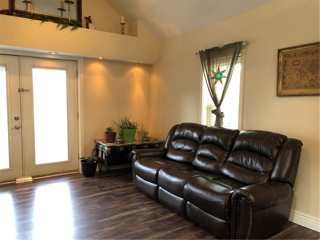 81 Richmond Street Rochester, NY 14607 - Photo 9 of 32