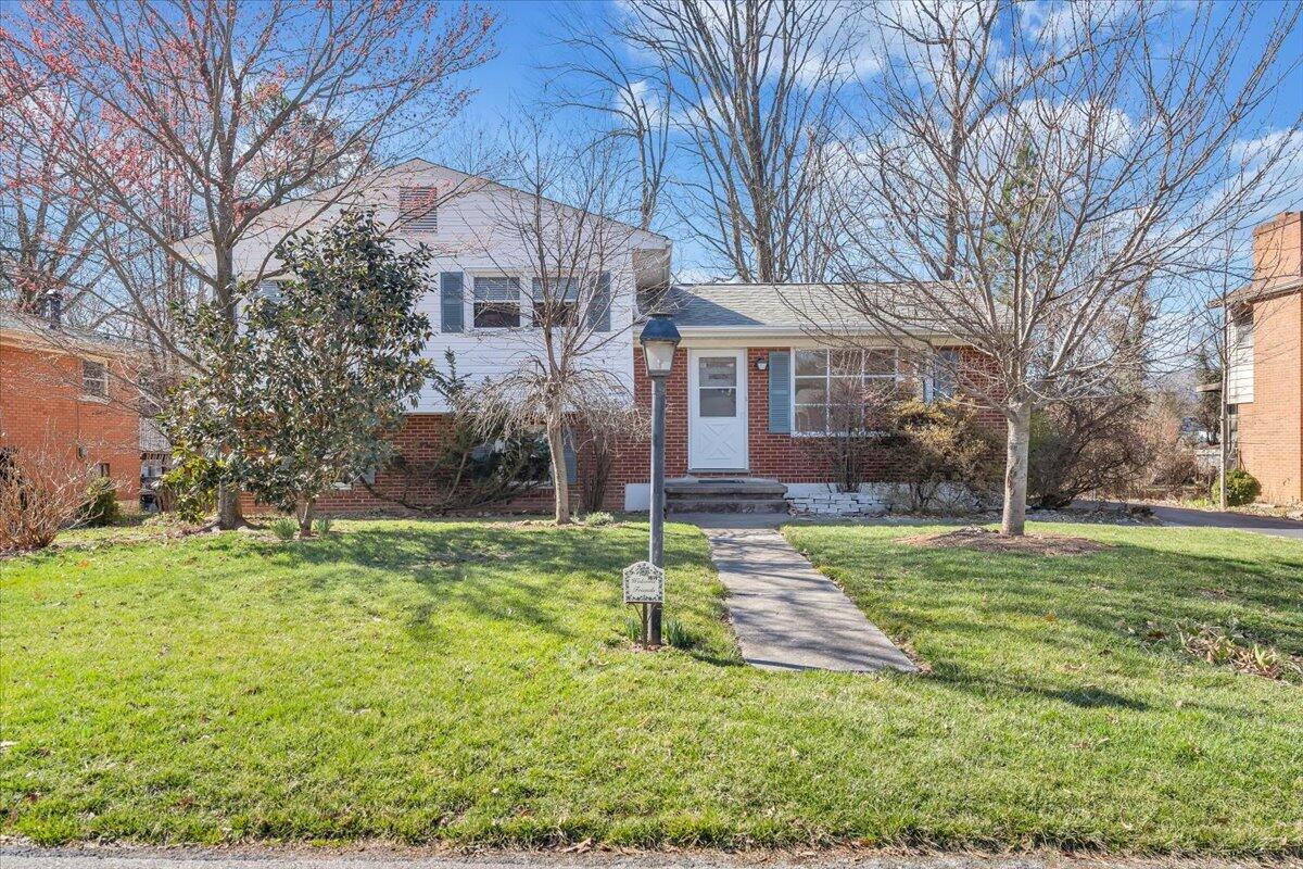 1674 Sigmon Road Northwest Roanoke, VA 24017 - Photo 1 of 41 1674 Sigmon