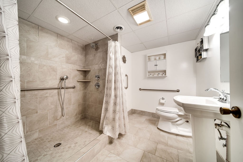 909 Williamson County Line Road Fairview, TN 37062 - Photo 50 of 66 a bathroom with a toilet sink and shower