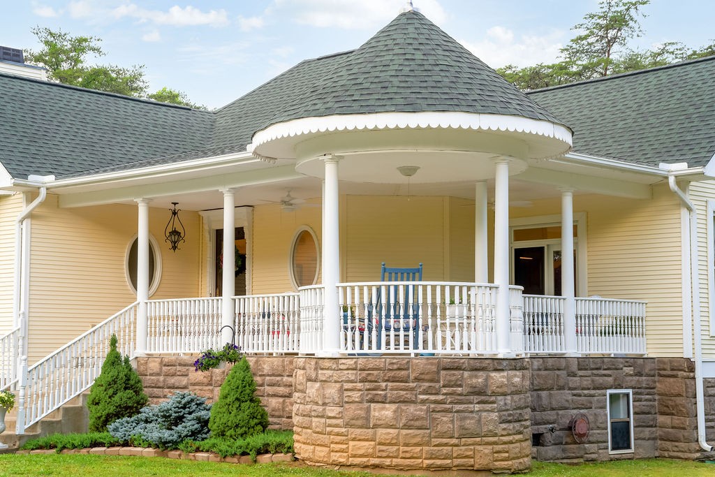 909 Williamson County Line Road Fairview, TN 37062 - Photo 5 of 66 front view of a house with a porch
