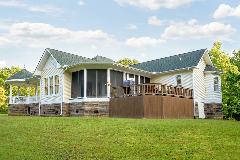 909 Williamson County Line Road Fairview, TN 37062 - Photo 10 of 66 a front view of a house with a garden