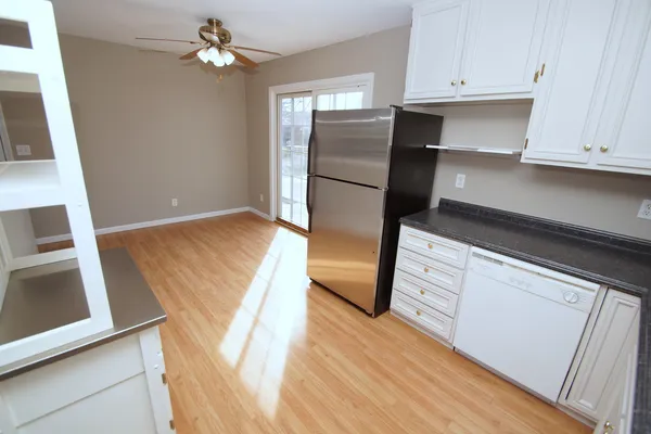 $1,995 | 3416 18th Street, Bettendorf, IA 52722