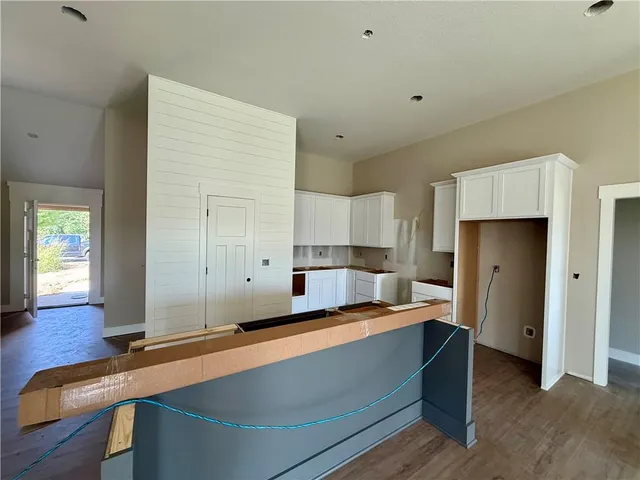 $479,900 | 1305 North Holland Court, Kansas City, MO 64133