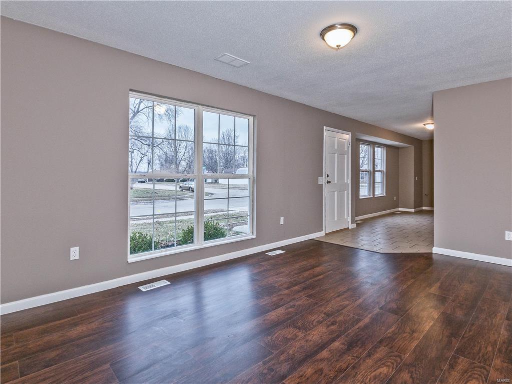 2560 Reveres Route Granite City, IL 62040 - Photo 3 of 27 Gallery Image 3