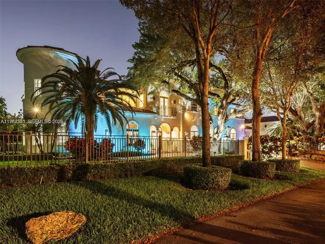 $7,600,000 | 9076 Southwest 59th Court, Pinecrest, FL 33156