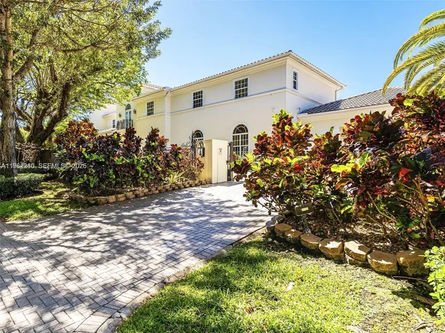 $7,600,000 | 9076 Southwest 59th Court, Pinecrest, FL 33156