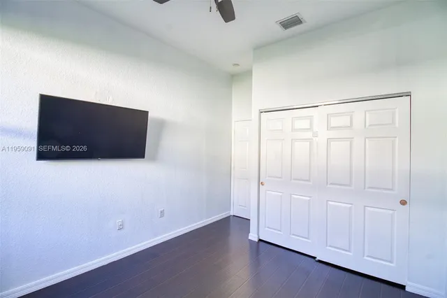 a view of empty room with window