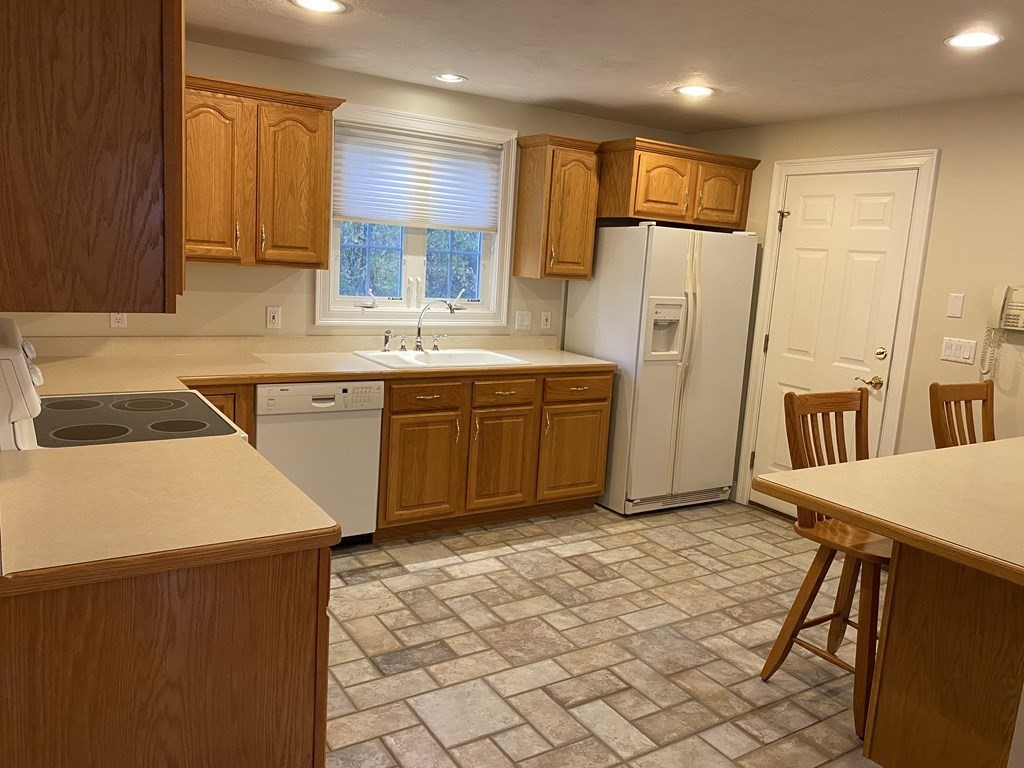 11 Richards Avenue Rutland, MA 01543 - Photo 8 of 28