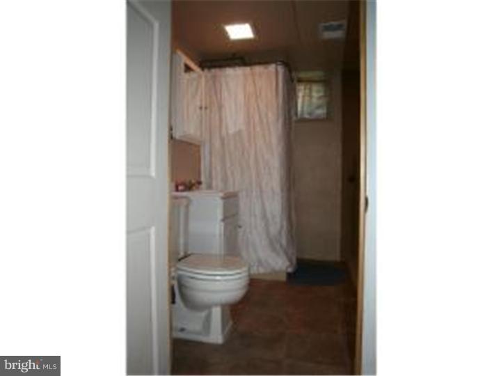 442 Lynbrooke Road Springfield, PA 19064 - Photo 14 of 23 Bathroom