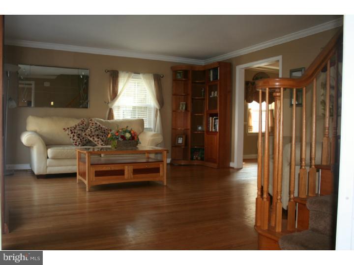 442 Lynbrooke Road Springfield, PA 19064 - Photo 3 of 23