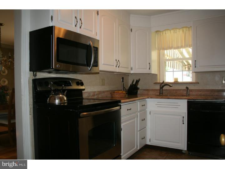 442 Lynbrooke Road Springfield, PA 19064 - Photo 9 of 23 Kitchen