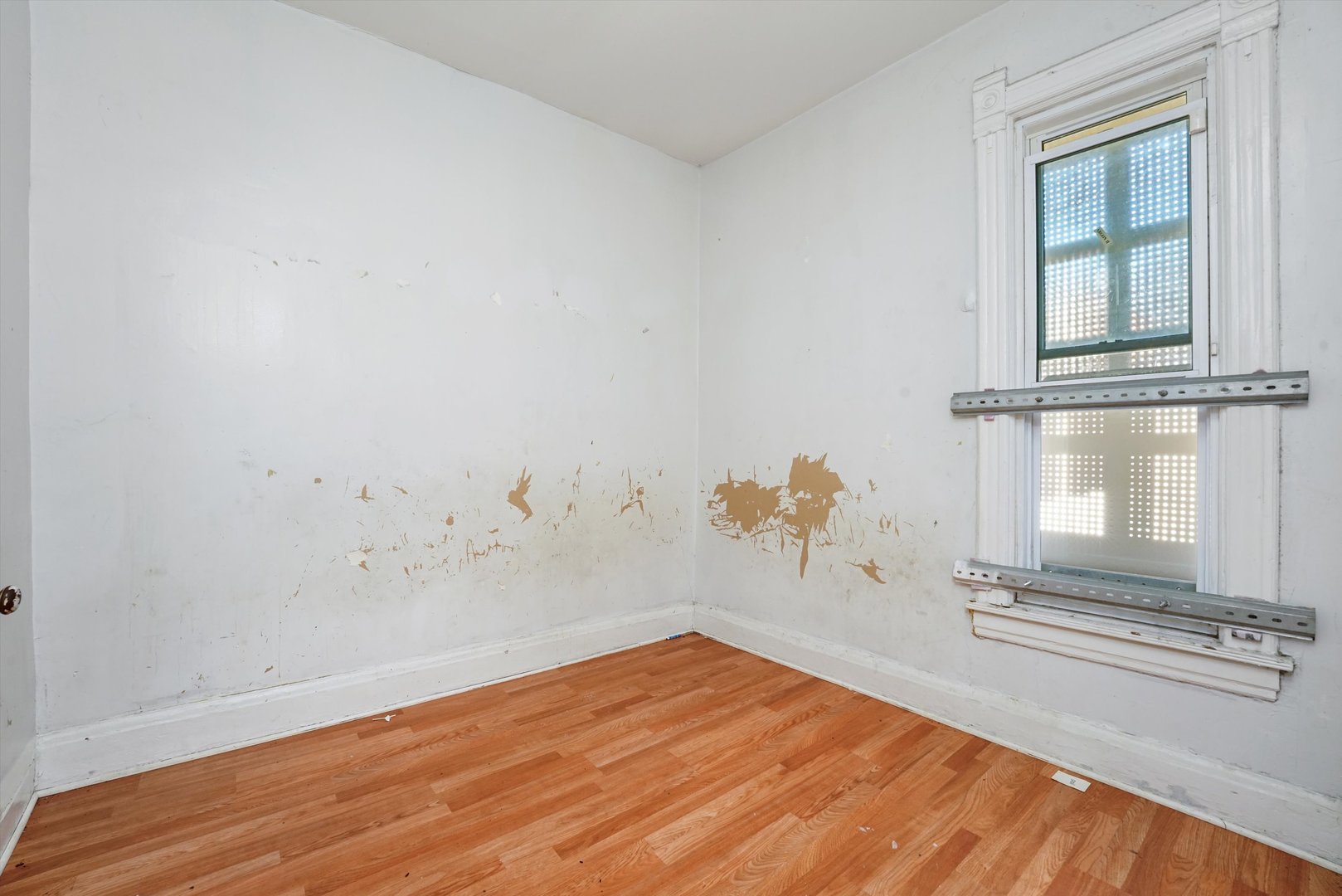 58 West 72nd Street Chicago, IL 60621 - Photo 13 of 28 wooden floor in a gallery