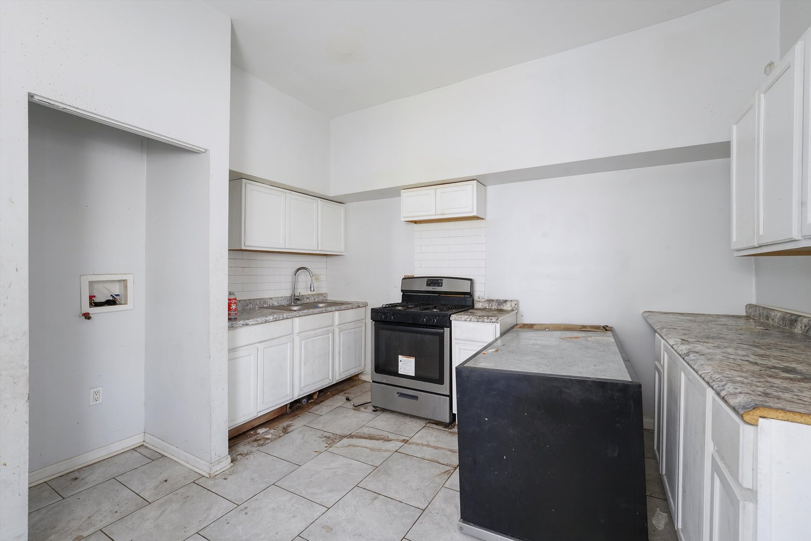 58 West 72nd Street Chicago, IL 60621 - Photo 14 of 28 a kitchen with stainless steel appliances granite countertop a sink stove and refrigerator