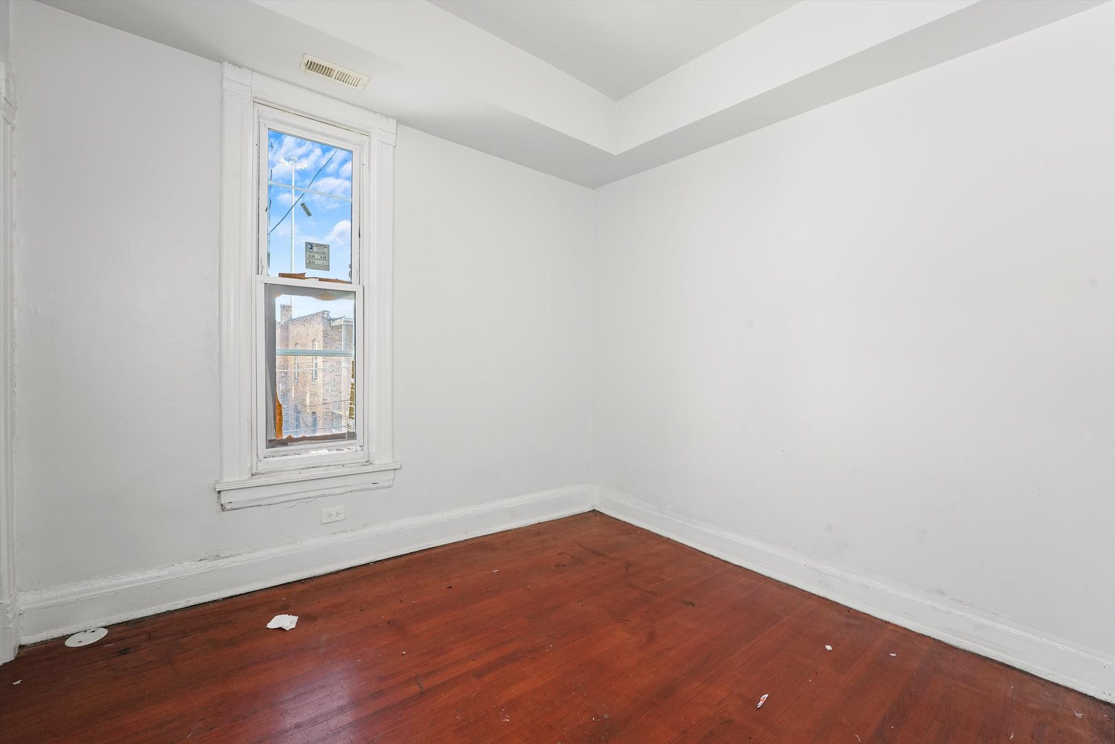 58 West 72nd Street Chicago, IL 60621 - Photo 20 of 28 an empty room with a window