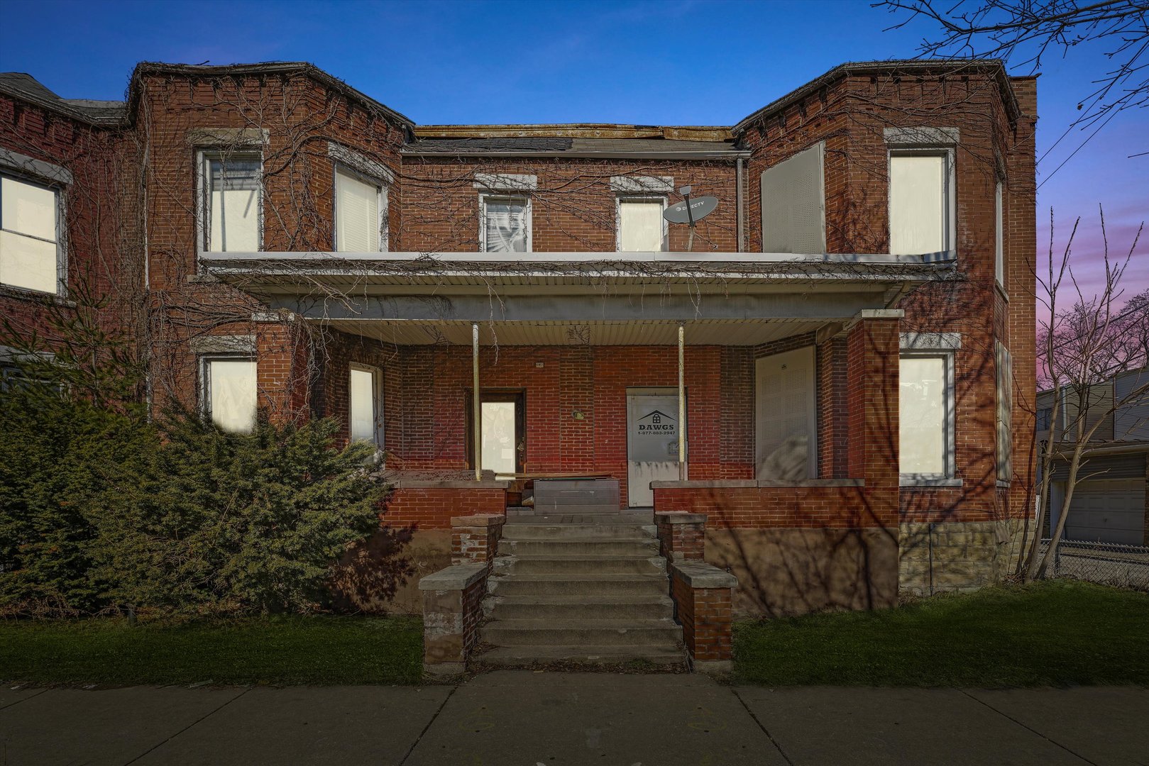 58 West 72nd Street Chicago, IL 60621 - Photo 2 of 28 front view of a house