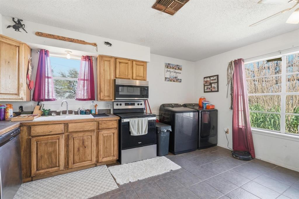 4075 West Lake Road Abilene, TX 79601 - Photo 12 of 35