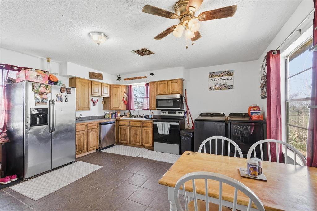 4075 West Lake Road Abilene, TX 79601 - Photo 3 of 35